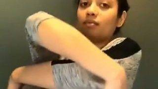 Video Nisha Buka Baju Kaos Desi, Goyang Sambil Telanjang