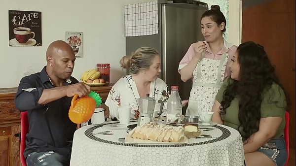 Casa Da Putaria: Marido Corno, MÃe Vagabunda, Empregada Come Todo Mundo | Emme White, Alessandra Maia, Agatha Ludovino, Capoeira