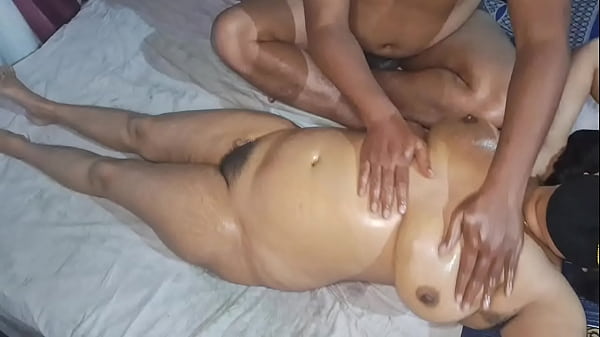 Desi Indian Bhabhi Bugil Total Dipijat Sampai Erotis