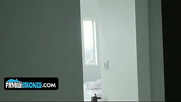 Blonde Tante Daisy Stone Dapat Semburan Kontol Dari Adik Tiri Yang Horny