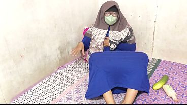 Cewek Hijab Indonesia Colmek Pake Jari Sambil Ngeliatin Kamera