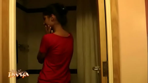 Ngencengin Cewek India, Mulus Tanpa Busana.