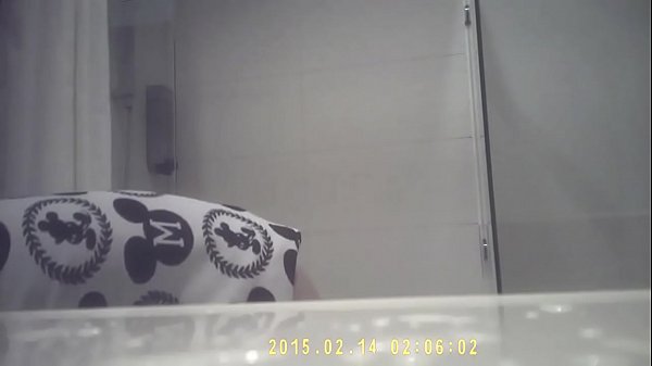 偷拍姐姐小奶诗诗洗澡，湿身诱惑太刺激了