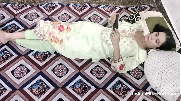 Cewek India Nonton Porno Di Hp, Digorok Keras Sama Kakak Tiri – Suara Hindi