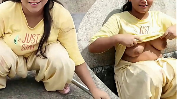 Cewek Desa Seksi, Bini Orang, Romansa Panas Di Atap Rumah, Video Bokep India Outdoor.