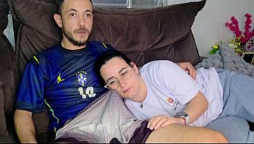 Kakak Tiri Digoda Abang Tiri Sambil Nonton Bola Brasil, Makin Panas Makin Pengen
