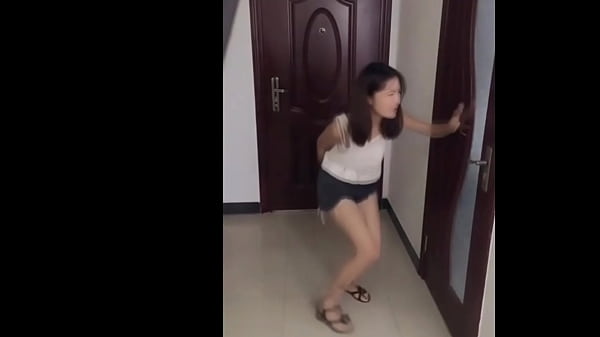 Gadis China Ngompol Kebangetan, Gak Tahan Pipis!
