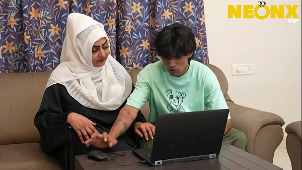 Hijab Cewek Ketahuan Kakak Tiri Lagi Colmek