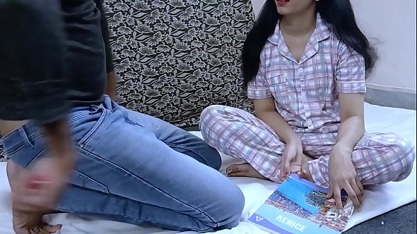 Mosi Ki Ladki Ko Nanga Karke Chod Diya, Ghar Mein Sab Dekh Rahe The.