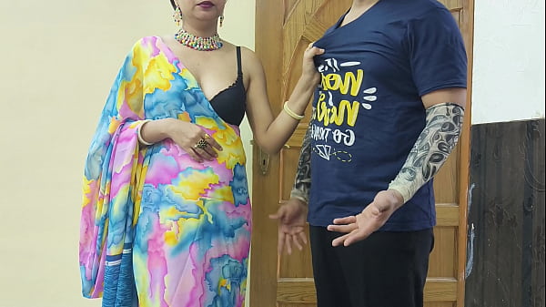 Ibu Tiri India Montok Besar Bantu Anak Tiri Berhenti Merokok Dan Kasih Kenikmatan Seks Dalam Bahasa Hindi.